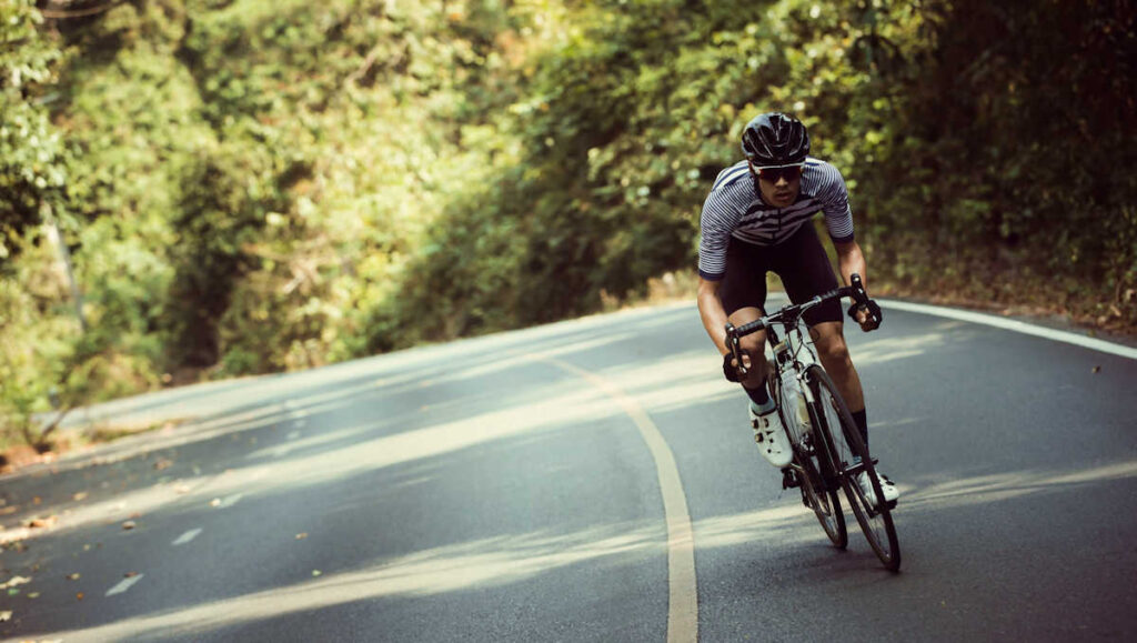 Ciclismo en Carretera: Consejos para Mejorar tu Velocidad y Resistencia