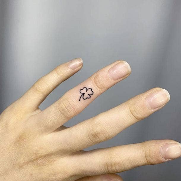 Tatuaje de anillo de boda irlandés