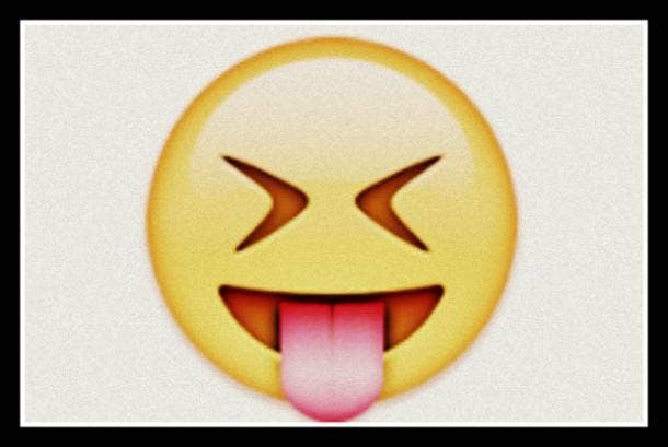 cara emoji coqueta con lengua fuera y ojos bien cerrados