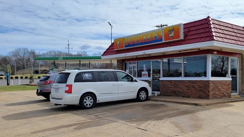10 Must-Stop Mississippi Roadside Restaurants That Locals Swear By BOOMERS, Horn Lake