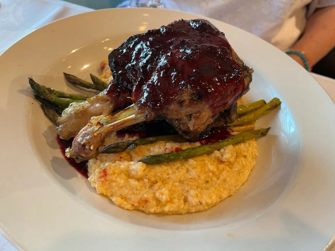 Imagen de Theodores Dining Room – Medora